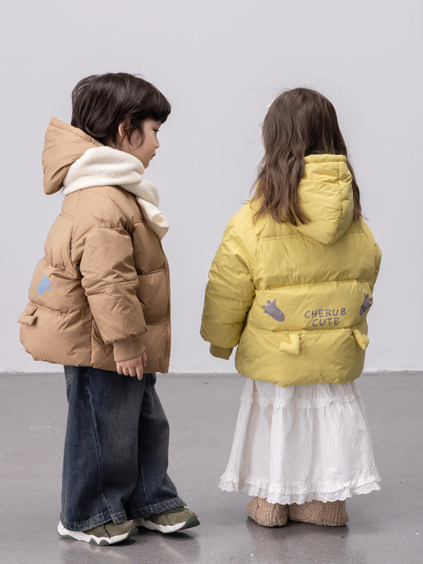 Geacă de iarnă pentru copii, cu glugă fixă, exterior nylon, căptușeală poliester, fermoar, imprimeu desen animat