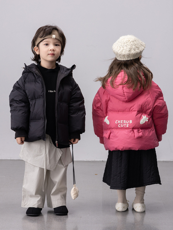 Geacă de iarnă pentru copii, cu glugă fixă, exterior nylon, căptușeală poliester, fermoar, imprimeu desen animat