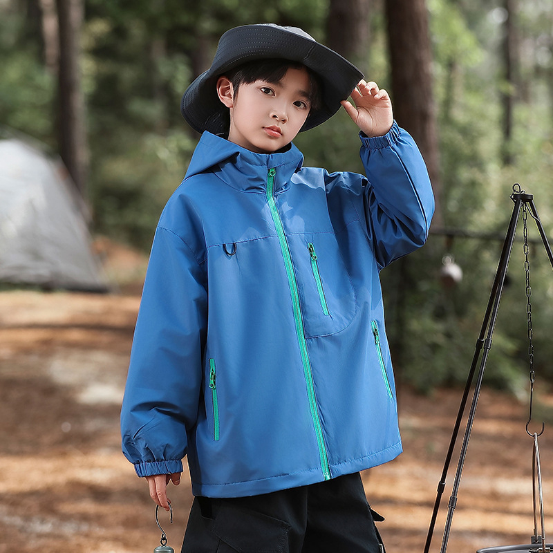 Bērnu jaka ar kapuci, vēja izturīga, ūdensnecaurlaidība 1500 mm, poliestera odere, divdaļīgs komplekts