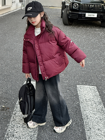 Meitenēm paredzēta ziemas pūkaina jaka, īss griezums, korejiešu stilā, 50% pūka pildījums, rāvējslēdzējs