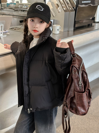 Meitenēm paredzēta ziemas pūkaina jaka, īss griezums, korejiešu stilā, 50% pūka pildījums, rāvējslēdzējs