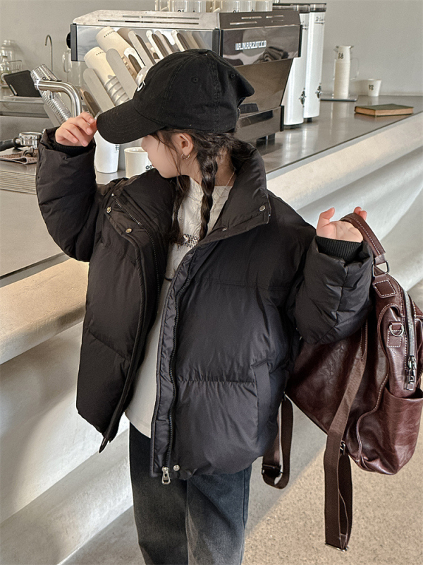 Meitenēm paredzēta ziemas pūkaina jaka, īss griezums, korejiešu stilā, 50% pūka pildījums, rāvējslēdzējs