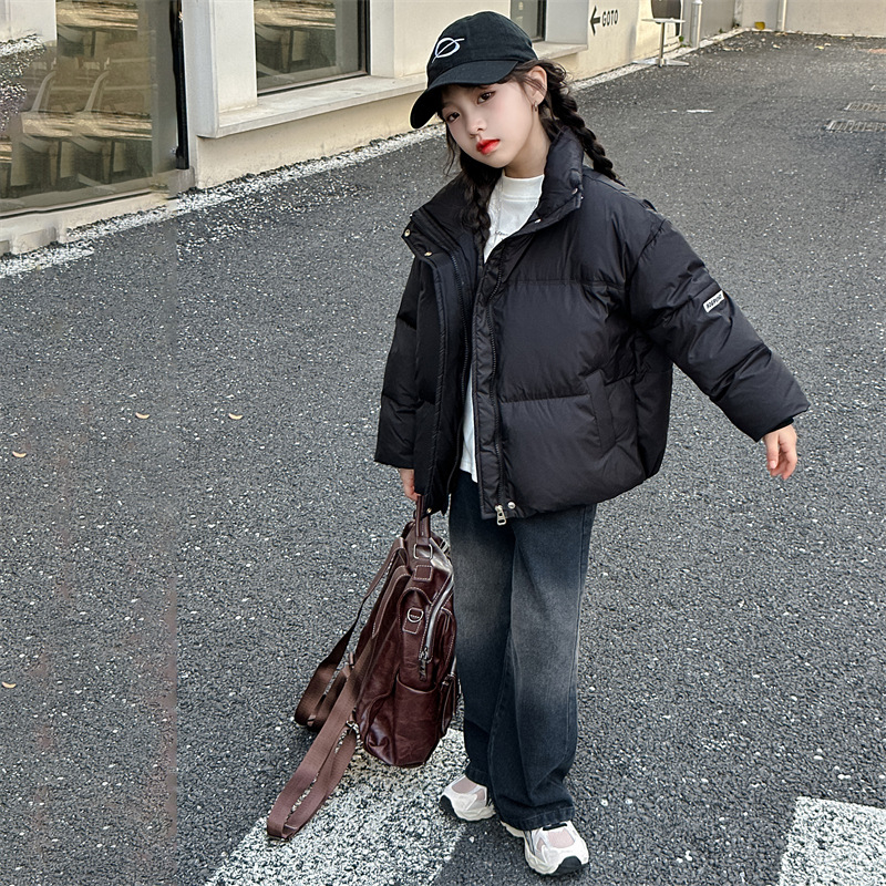 Meitenēm paredzēta ziemas pūkaina jaka, īss griezums, korejiešu stilā, 50% pūka pildījums, rāvējslēdzējs