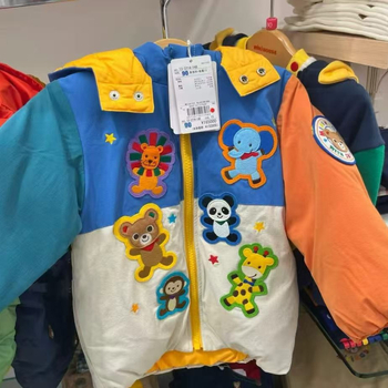 Bērnu ziemas jaka ar dzīvnieku motīvu un izšuvumu, 91–94% balta pīļu pūka, universāla, rāvējslēdzējs, noņemama kapuce, 3–8 gadi