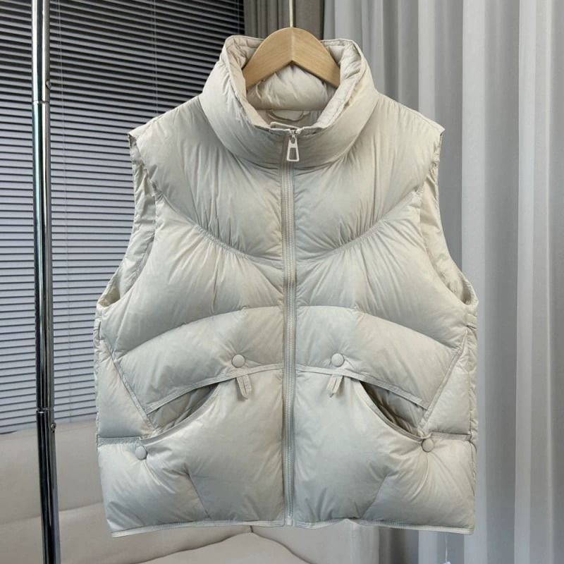 Ženski gilet od perja - ultra kratka duljina, stojeći ovratnik, sadržaj perja 51–55%, glavni materijal: elastan