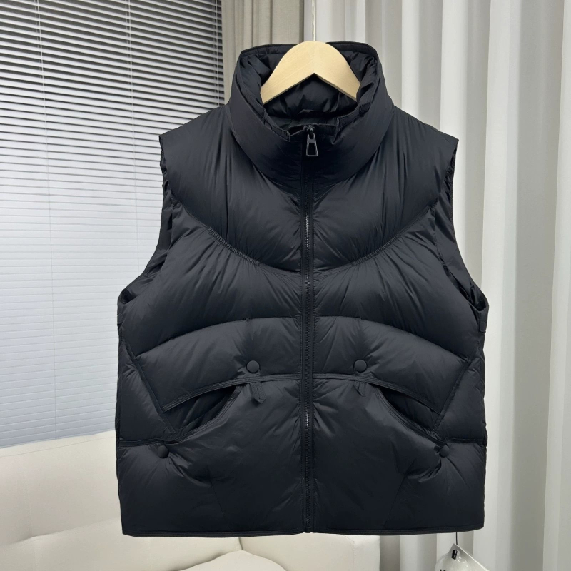 Ženski gilet od perja - ultra kratka duljina, stojeći ovratnik, sadržaj perja 51–55%, glavni materijal: elastan