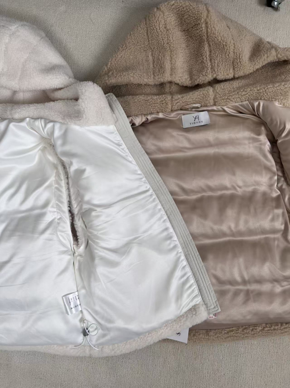 Ženska puffer vest s kapuljačom i zatvaračem, 86–90% bijelog patka perja, poliester tkanina