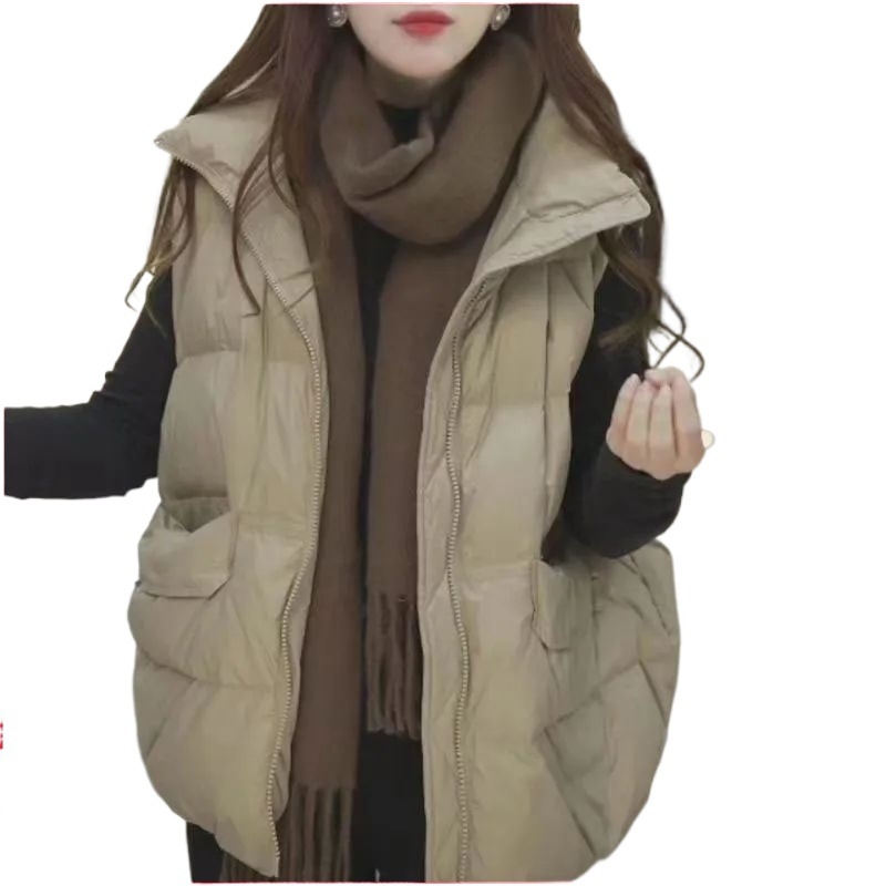 Vesta de damă cu puf, croială lejeră, țesătură Chenille cu elastan, umplutură din puf de rață alb, conținut puf 81–85%, lungime ultra-scurtă ≤40 cm, guler înalt