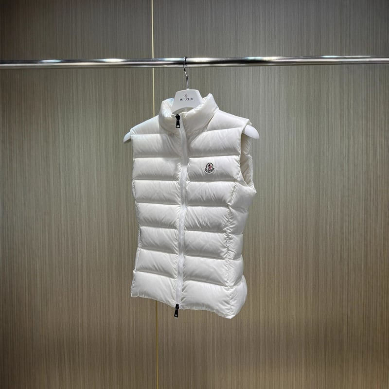 Szűk szabású toll mellény fehér kacsa tolltöltettel, cipzáras zárás, álló gallér, levehető bélés, vast poliészter-spandex anyag