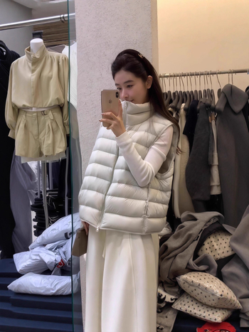 Moteriška pūkinė liemenė su stoviu kaklu, užtrauktukas, poliesterio audinys, laisvas kirpimas, Žiema 2025