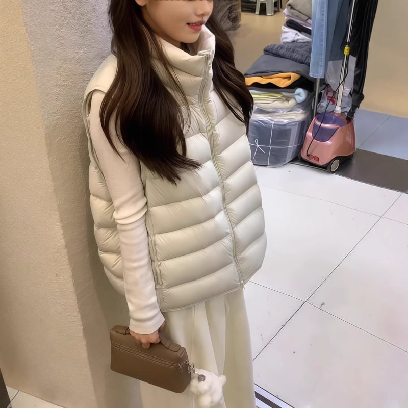 Moteriška pūkinė liemenė su stoviu kaklu, užtrauktukas, poliesterio audinys, laisvas kirpimas, Žiema 2025