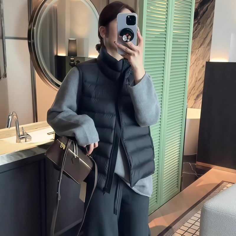 Moteriška pūkinė liemenė su stoviu kaklu, užtrauktukas, poliesterio audinys, laisvas kirpimas, Žiema 2025