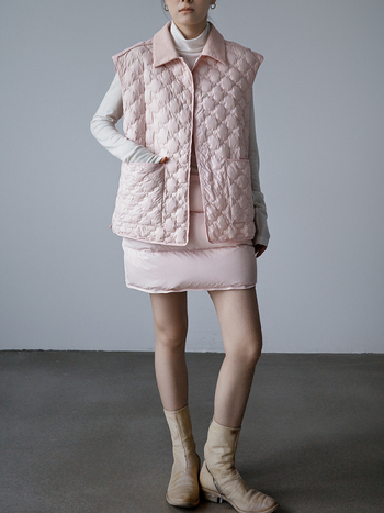 Moteriška pūkinė liemenė – japonų stiliaus megztinis, įprastas ilgis, kaklo apykaklė, poliesterio audinys, pūkų įdaras