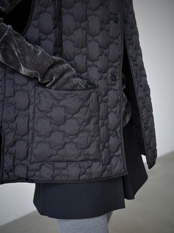 Moteriška pūkinė liemenė – japonų stiliaus megztinis, įprastas ilgis, kaklo apykaklė, poliesterio audinys, pūkų įdaras