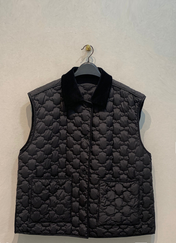 Moteriška pūkinė liemenė – japonų stiliaus megztinis, įprastas ilgis, kaklo apykaklė, poliesterio audinys, pūkų įdaras