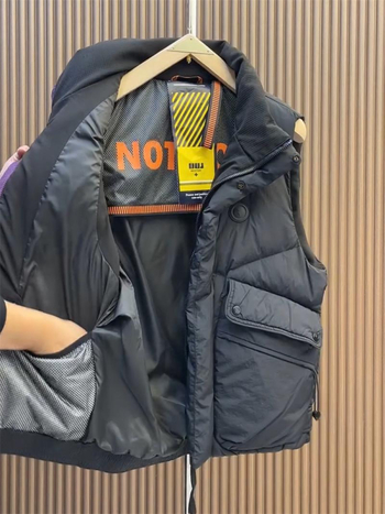 Vyrinė pūkų liemenė su stovinčia apykakle, užtrauktukas, didelės kišenės, atspari vandeniui, žiemos darbo drabužiai