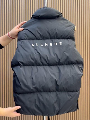 Vyrinė pūkų liemenė su stovinčia apykakle, užtrauktukas, didelės kišenės, atspari vandeniui, žiemos darbo drabužiai