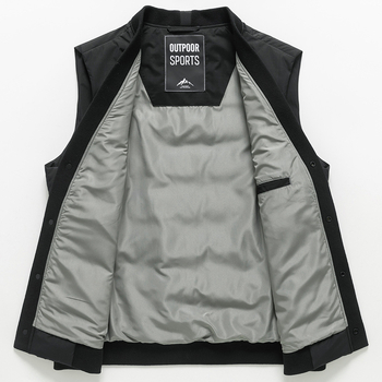 Unisex dūnu veste — stāvošs apkaklis, rāvējslēdzējs, bez piedurknēm, minimālistisks vienkrāsains dizains; pildījums: baltais pīļu pūks (58 fill power), plāns griezums, cieši piegulošs siluets