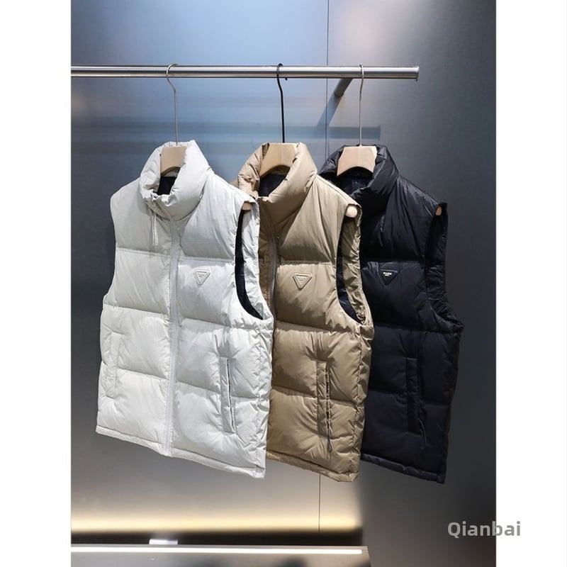 Pūkaina jaka ar baltu pīļu pūku, pūkas saturs 86–90%, kapuce, corduroy ārējā daļa un poliester materiāls, ziemas ikdienas veste