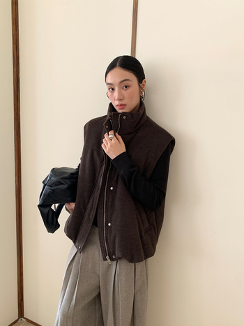 Moteriška be rankovių liemenė su lengvu pūkų-pamuko įdaru, poliesteris, stovimas apykaklė, užtrauktukas