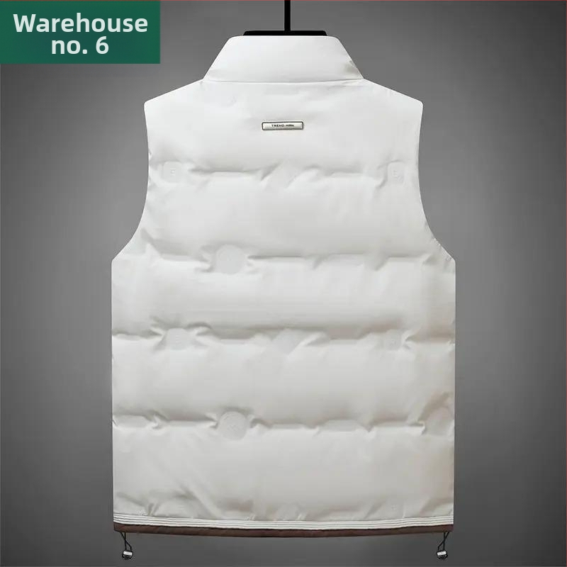 Pūkas veste ar stāvošu apkakli, priekšējais rāvējslēdzējs, pūkas saturs 66–70%, pildījums 100–150 g, brīvs griezums