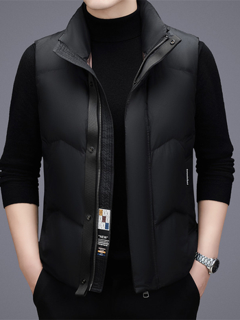 Vīriešu dūnu veste ar stāva apkakli, priekšējais rāvējslēdzējs, 86–90% dūnu saturs, 71–96 g pildījums, rudens–ziemas sezona