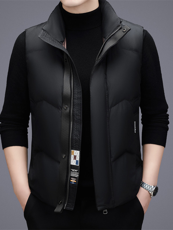 Vīriešu dūnu veste ar stāva apkakli, priekšējais rāvējslēdzējs, 86–90% dūnu saturs, 71–96 g pildījums, rudens–ziemas sezona