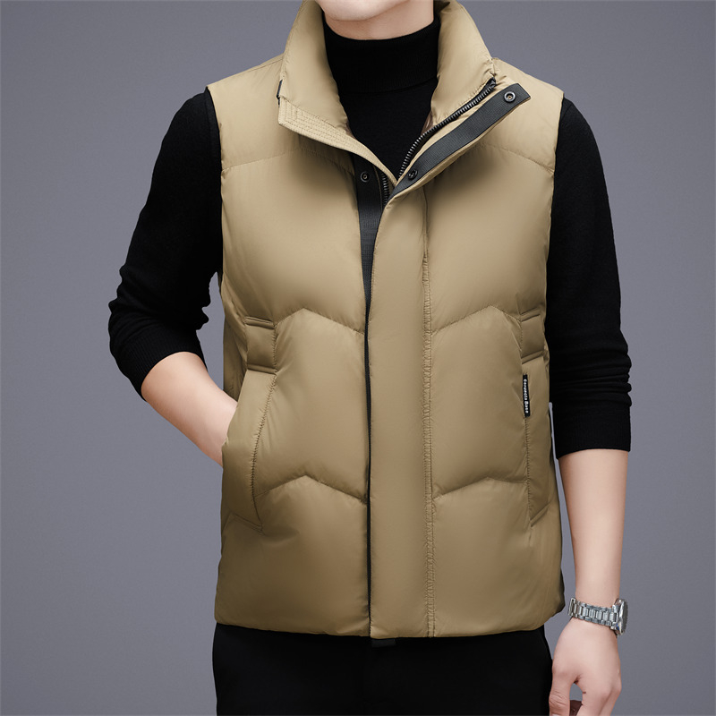 Vīriešu dūnu veste ar stāva apkakli, priekšējais rāvējslēdzējs, 86–90% dūnu saturs, 71–96 g pildījums, rudens–ziemas sezona