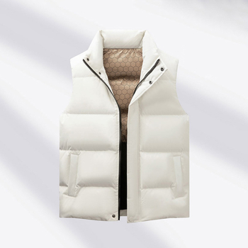 Jaka ar baltiem pīļu spalvām (50%), ārējais poliestera audums, rāvējslēdzējs, stāvošs kakls