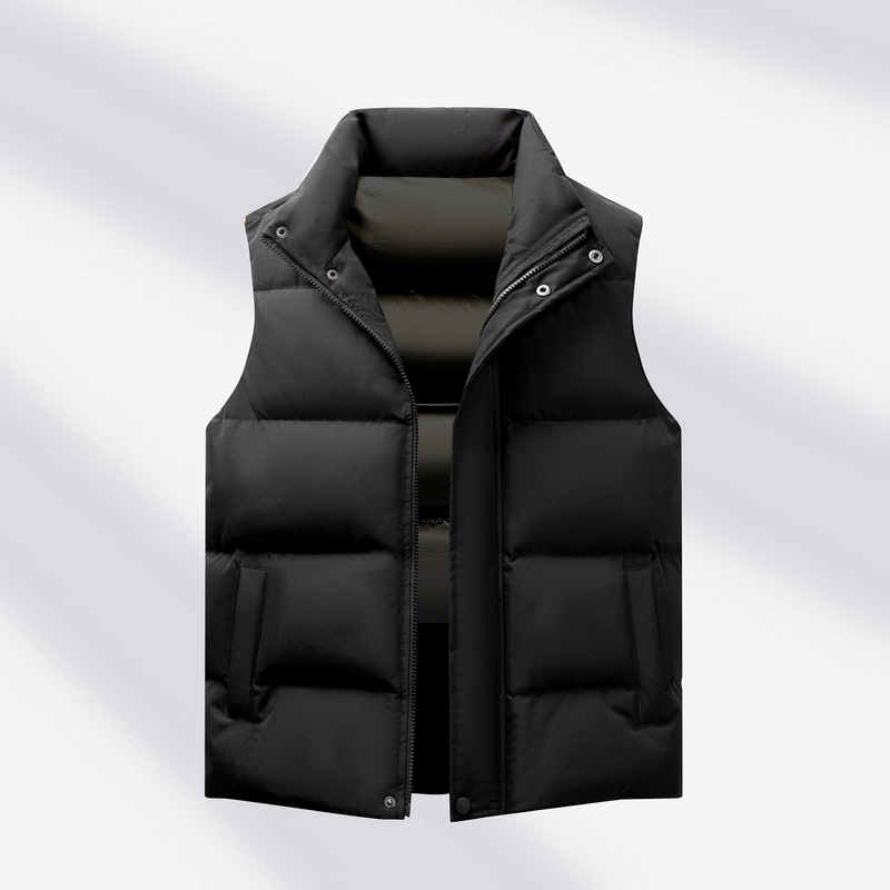 Jaka ar baltiem pīļu spalvām (50%), ārējais poliestera audums, rāvējslēdzējs, stāvošs kakls