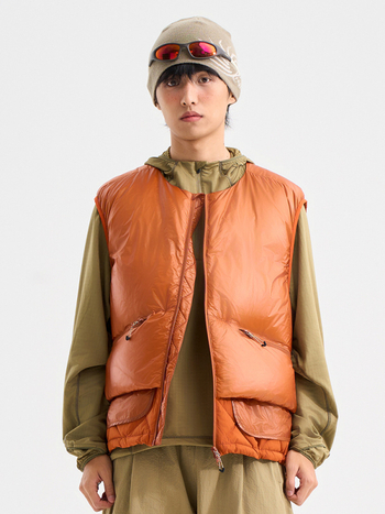 Unisex neilona dūnu veste ar 86–90% balto pīļu dūnu, rāvējslēdzējs, bez apkakles, brīvs piegriezums