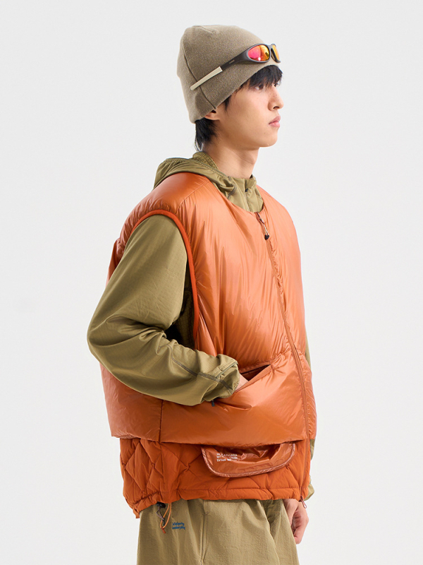 Unisex neilona dūnu veste ar 86–90% balto pīļu dūnu, rāvējslēdzējs, bez apkakles, brīvs piegriezums