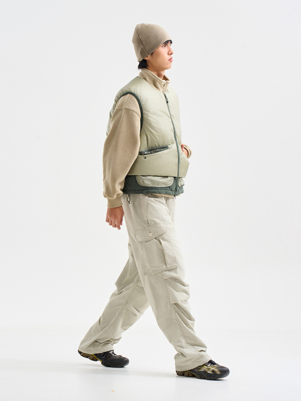 Unisex neilona dūnu veste ar 86–90% balto pīļu dūnu, rāvējslēdzējs, bez apkakles, brīvs piegriezums