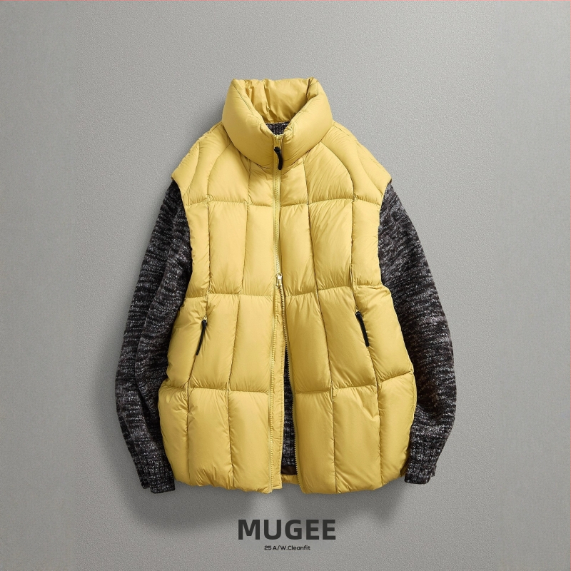 Vīriešu pūkaina veste ar kačpūku, pūču saturs 81–85%, pildījums 100–150 g, kokvilnas audums, augsts apkaklis, rāvējslēdzējs, pilsētas kolekcija, brīvs piegriezums