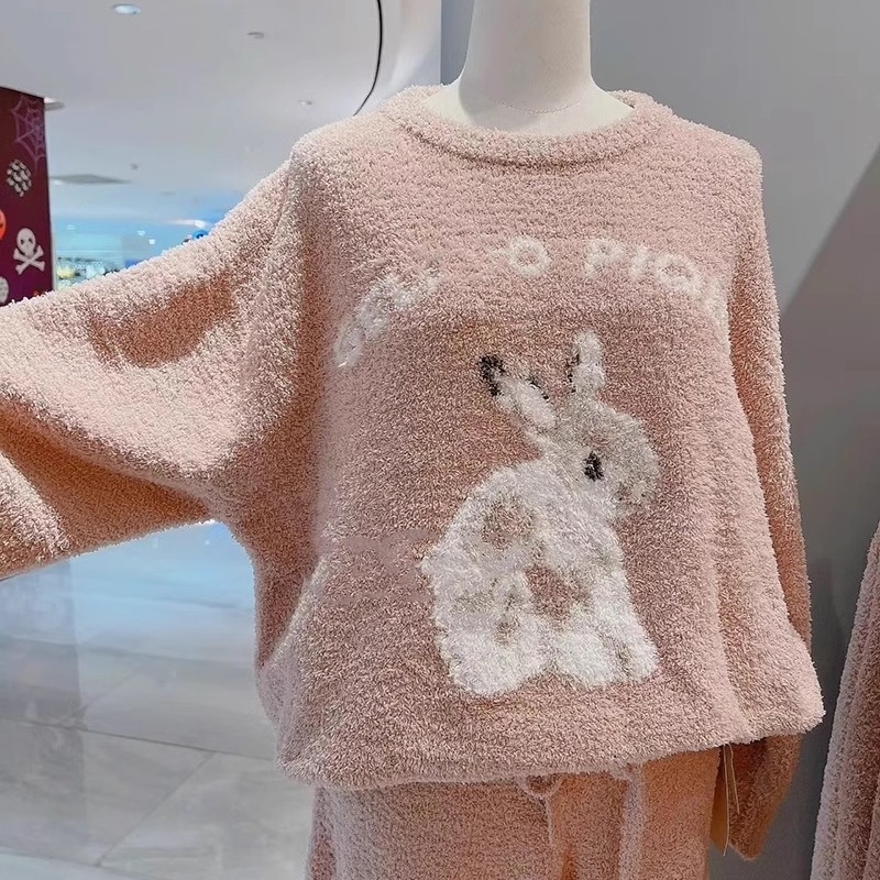 Női félvelúr pizsamaszett, nyuszis mintával, kerek nyakú, hosszú ujjú, nadrággal, meleg és kényelmes otthoni viselet