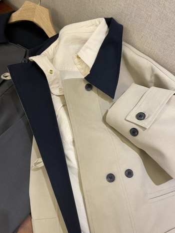 Lyocell i pamuk duga windbreaker jakna, polo ovratnik, ležernog kroja, srednja dužina, prednje zatvaranje na jedan gumb, rukavi s princes krojem, japansko-korejski ležerni stil