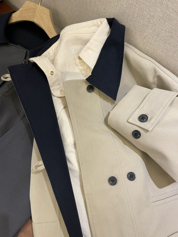 Lyocell i pamuk duga windbreaker jakna, polo ovratnik, ležernog kroja, srednja dužina, prednje zatvaranje na jedan gumb, rukavi s princes krojem, japansko-korejski ležerni stil