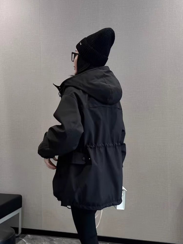 Ženska windbreaker jakna s kapuljom od poliestera, slobodan kroj, prednji zip, proljeće 2025