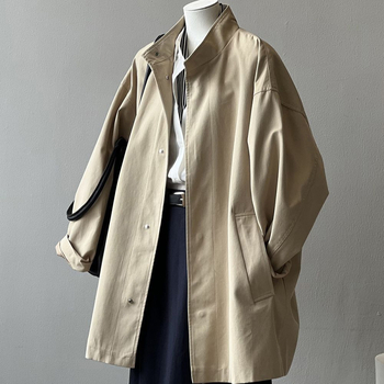 Női munkaruha széldzseki magas állú gallérral, középméretű lazán szabott; chenille anyag 30–50% spandexszel; zsebek és gombok; tavasz 2025