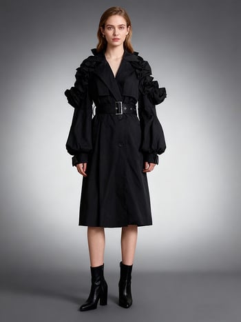Ženska windbreaker jakna s volanima u struku, poliester-elastanska smjesa, dugačka 80–100 cm, ovratnik tipa sakoa, elegantan gradski stil