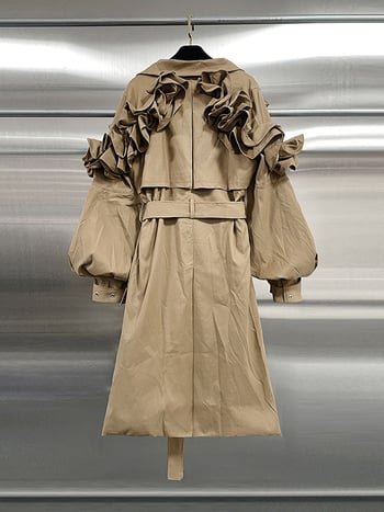 Ženska windbreaker jakna s volanima u struku, poliester-elastanska smjesa, dugačka 80–100 cm, ovratnik tipa sakoa, elegantan gradski stil