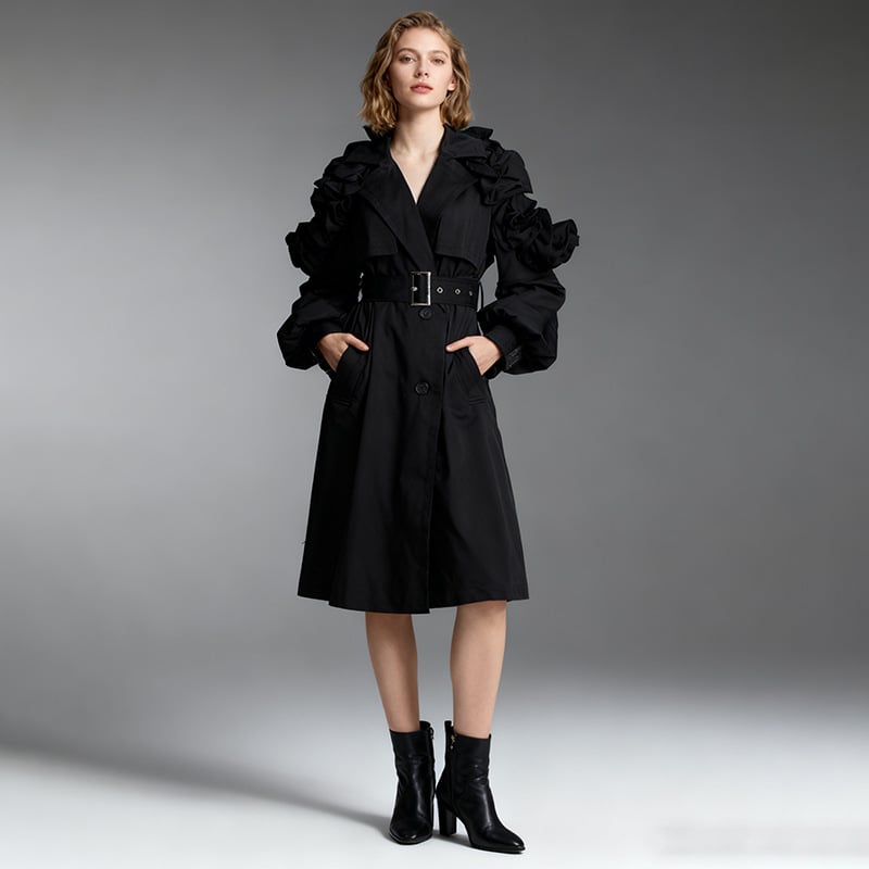 Ženska windbreaker jakna s volanima u struku, poliester-elastanska smjesa, dugačka 80–100 cm, ovratnik tipa sakoa, elegantan gradski stil
