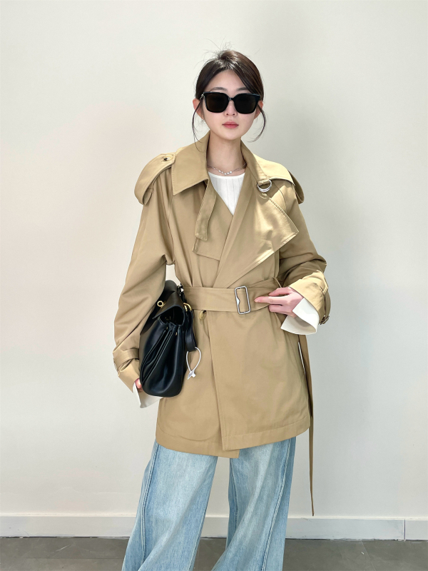 Ženski windbreaker kaput srednje duljine s reverom ovratnikom, jednostruko kopčanje, slobodan kroj, britski stil, pamuk-viskozna smjesa, jesen 2025