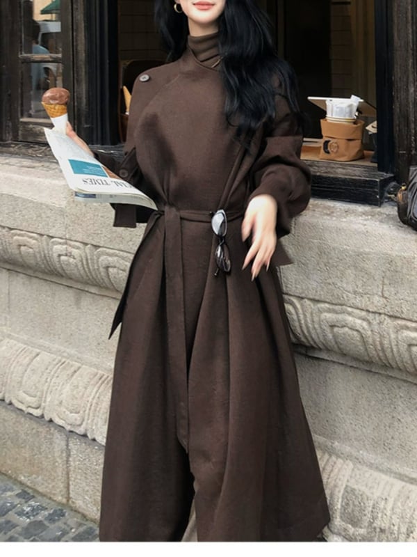 Ženski trench kaput, polo ovratnik, zatvaranje jednim gumom, princes rukavi, slobodan kroj, srednje debljine twill poliester, elegantan gradski stil