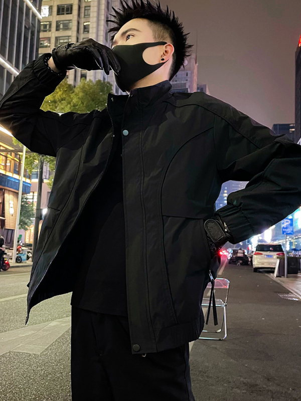 Muška crna jakna sa stojećim ovratnikom, poslovno casual stil, jesen 2025