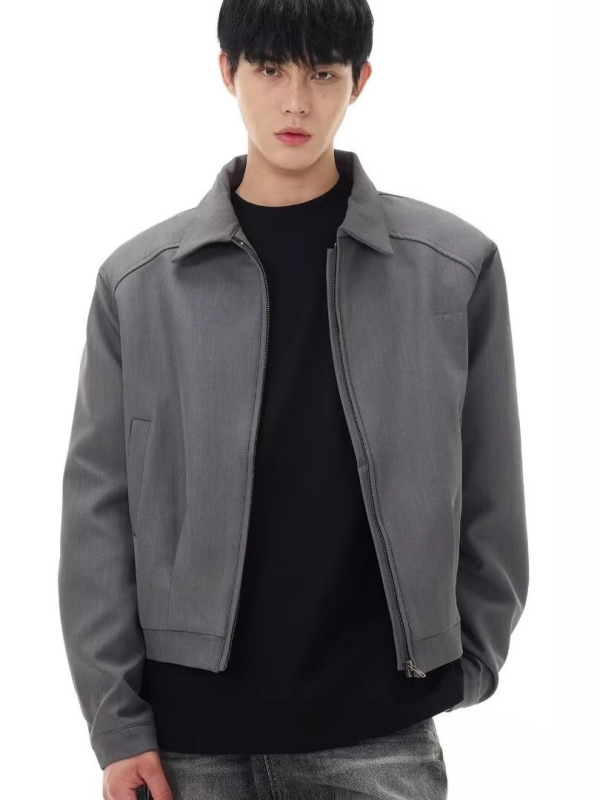 Muška kratka jakna u korejskom stilu, opuštenog kroja, s ovratnikom tipa lapel, zatvara se na zip, 100% poliester