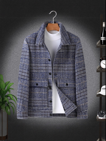 Sacou bărbătesc cu model în carouri, croială lejeră, guler rever, închidere cu nasturi pe un rând