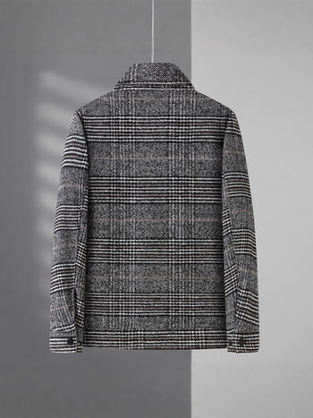 Sacou bărbătesc cu model în carouri, croială lejeră, guler rever, închidere cu nasturi pe un rând