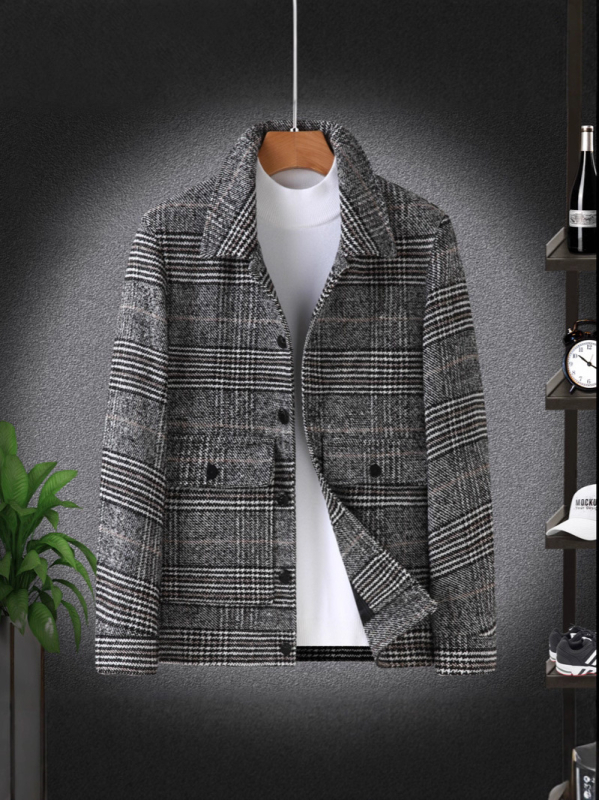 Sacou bărbătesc cu model în carouri, croială lejeră, guler rever, închidere cu nasturi pe un rând