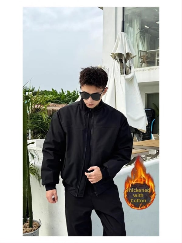 Jacket – bavlno-poliesterová zmes, zips, stojací golier, bočné vrecká, podšívka z polyesteru
